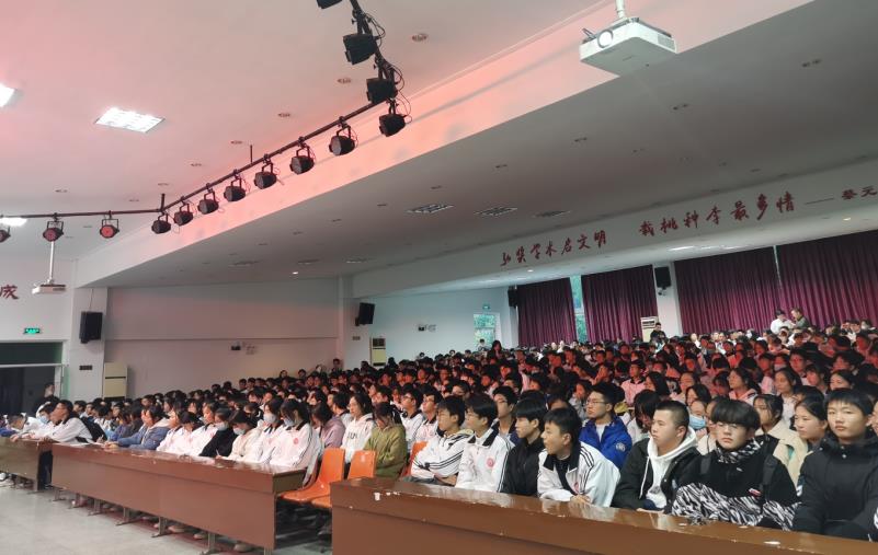 1637052524425455.jpg 学生.jpg