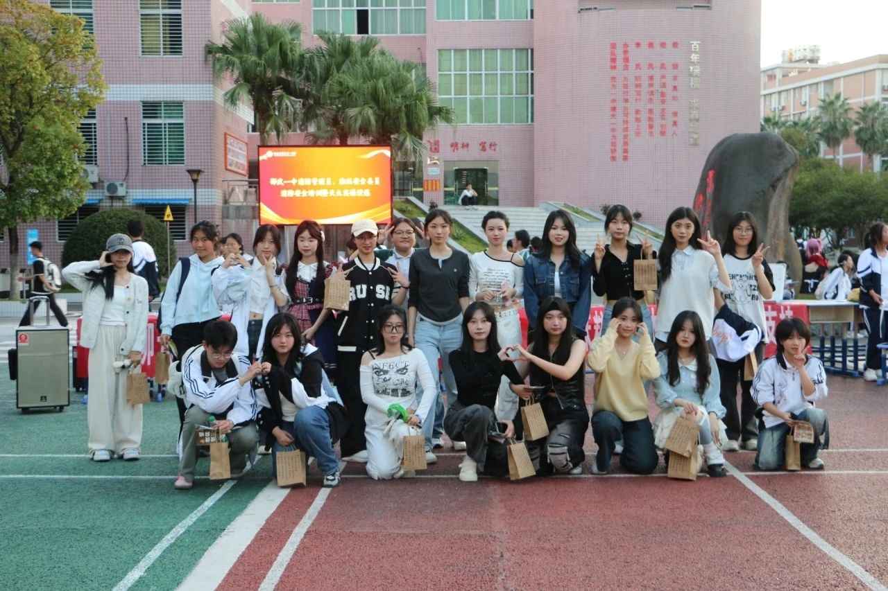 1741854100136492.jpg 41.jpg